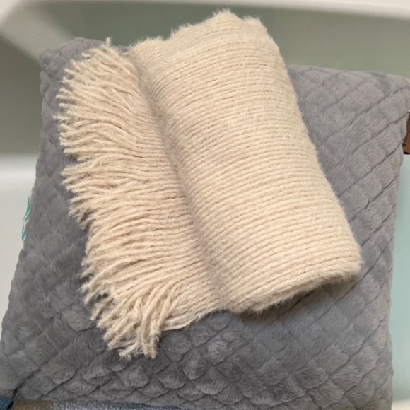 Free People Whisper Fringe Eyelash Blanket Scarf - Picture 4 of 7